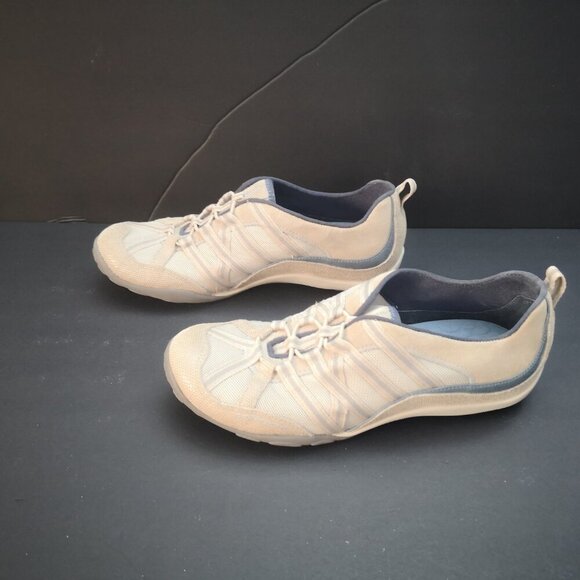 Privo by Clarks Ladies Size 7M Beige & Tan with Grey Slip On Sneakers - Picture 2 of 8